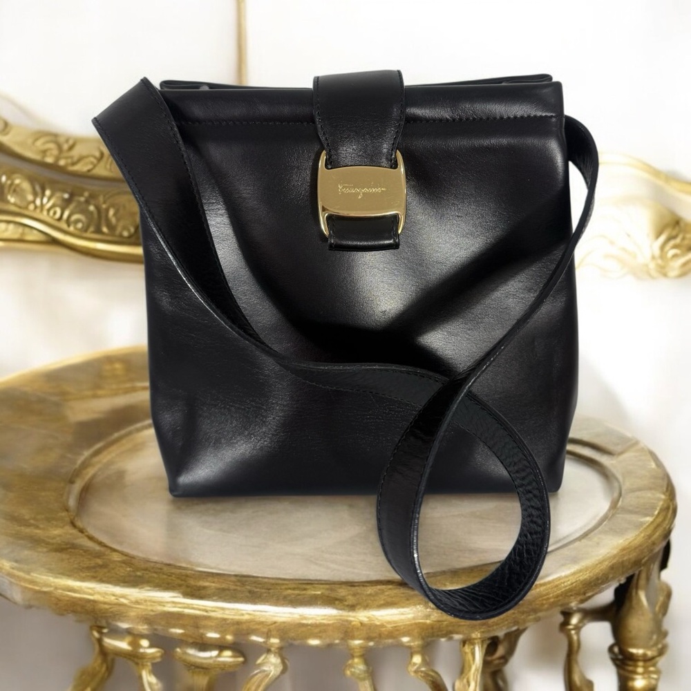 SALVATORE FERRAGAMO shoulder bag BLACK LEATHER LIKE NEW look luxxe for less!